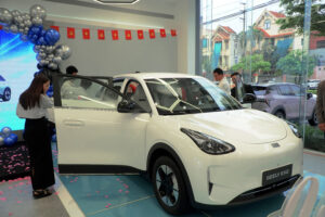 Khách hàng trực tiếp trải nghiệm Geely EX2 thuần điện