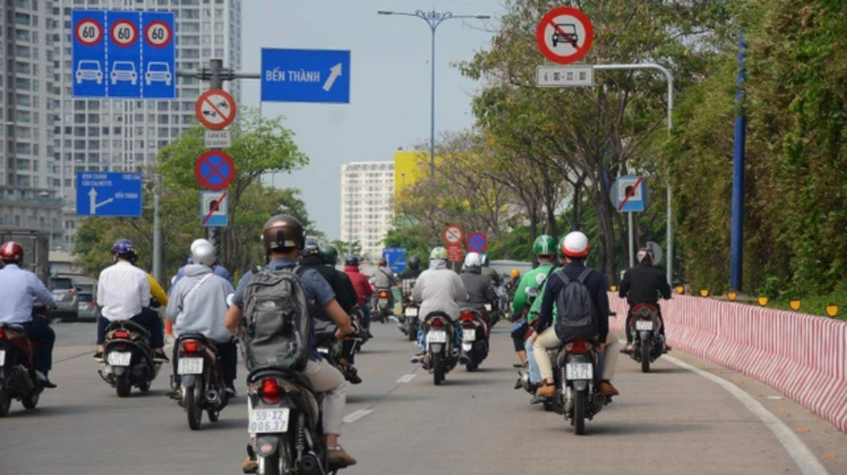 phan biet loi di sai lan duong va sai vach ke duong Phân biệt lỗi đi sai làn đường và sai vạch kẻ đường